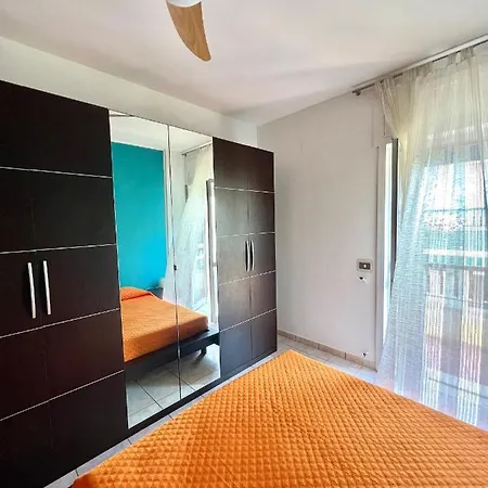 Apartment Waterfront 150 Mt Dal Mare