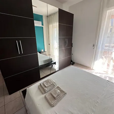 Waterfront 150 Mt Dal Mare דירה