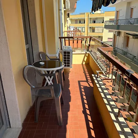 Waterfront 150 Mt Dal Mare Apartment *